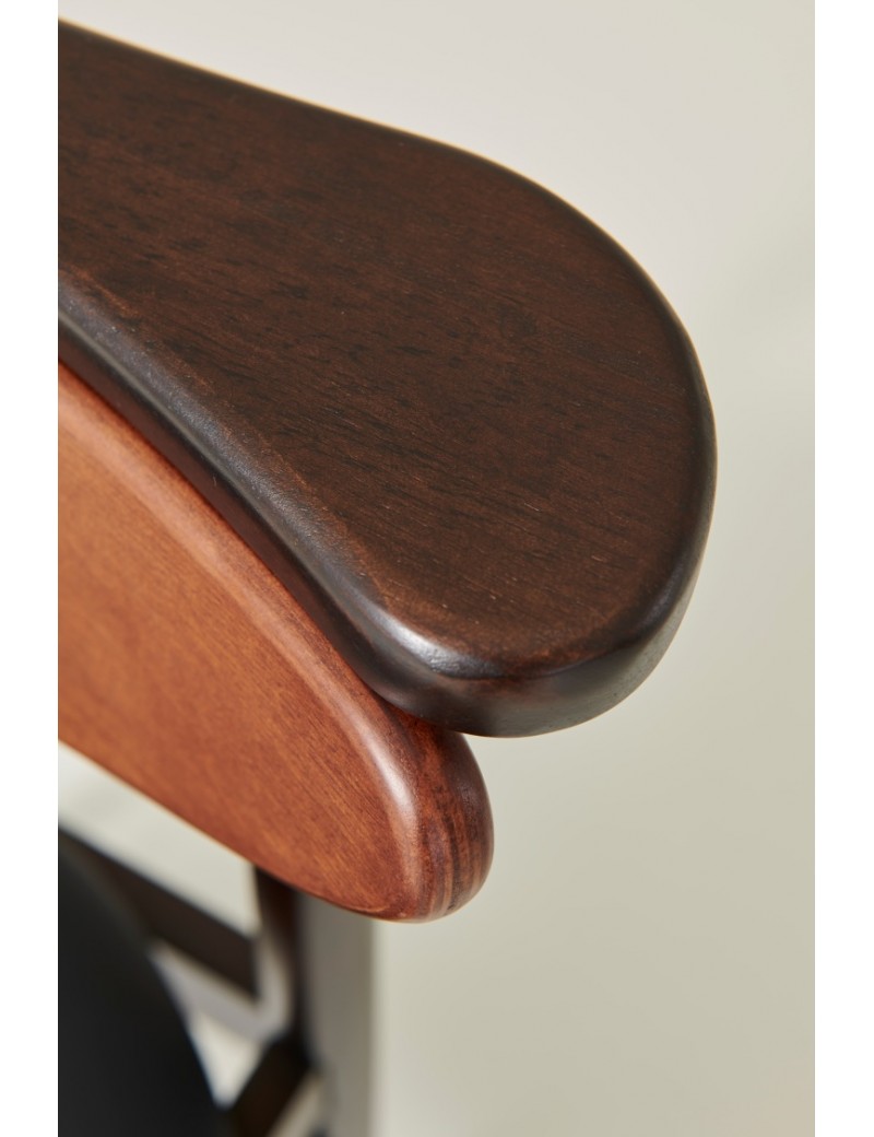 D5027黑色珠光+琥珀褐色餐桌