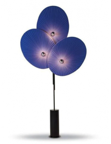 三重花卉落地燈