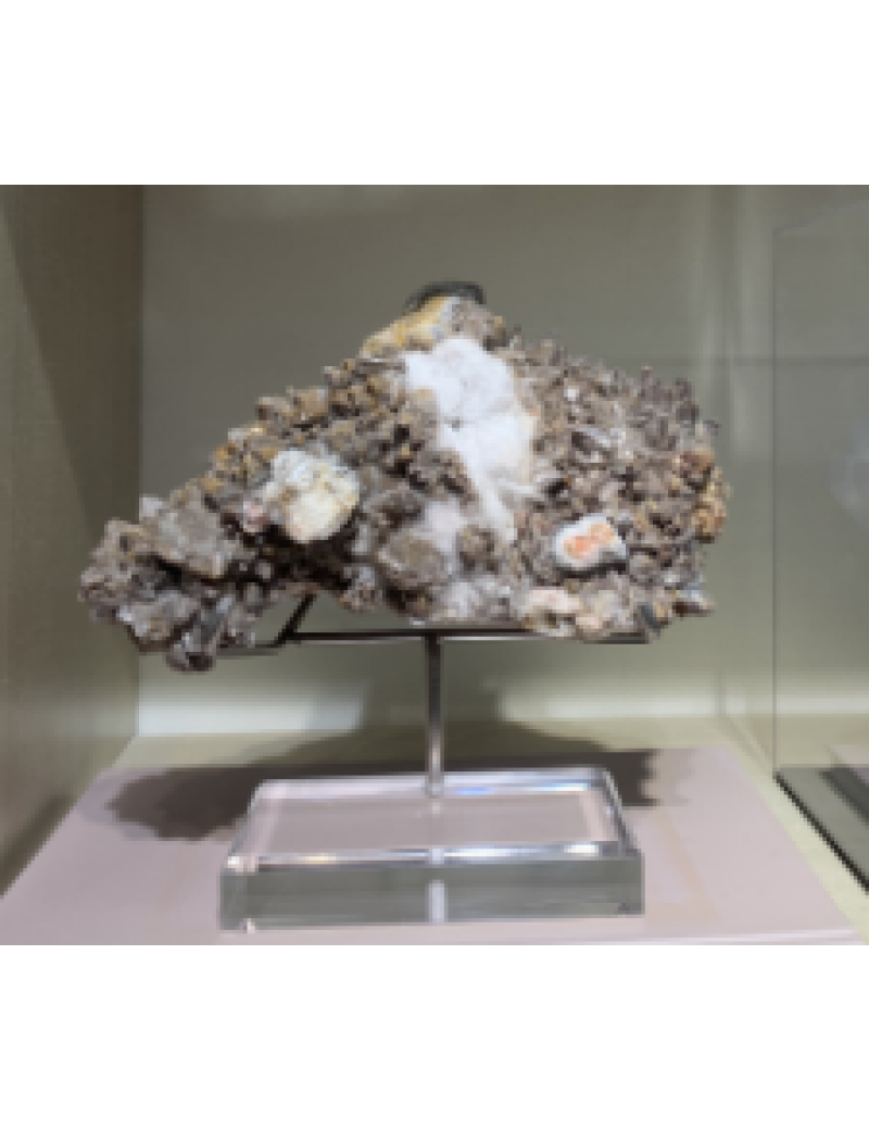 方鉛礦+黃鐵礦+魚眼石+異礦極+黃方解石共生礦