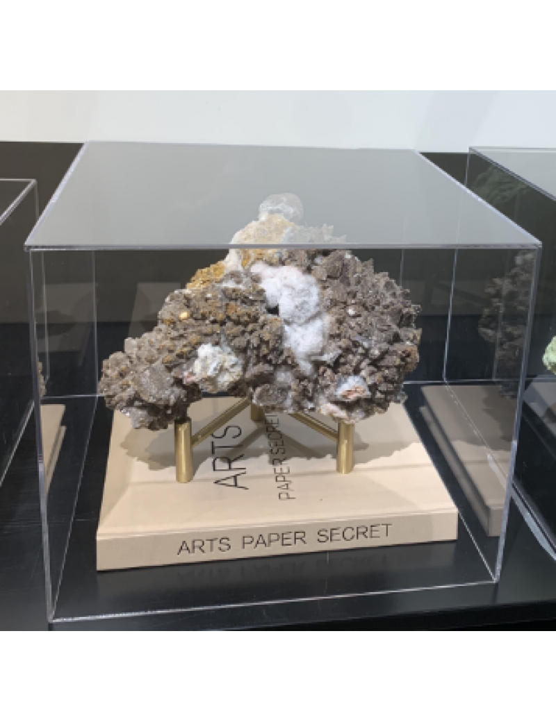 方鉛礦+黃鐵礦+魚眼石+異礦極+黃方解石共生礦